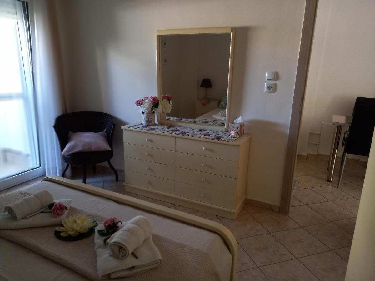 Peramos Apartments Néa Péramos Exteriör bild
