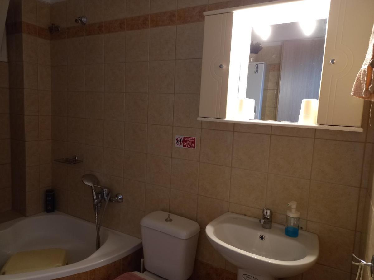 Peramos Apartments Néa Péramos Exteriör bild